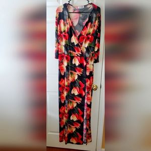3/4 quarter sleeve - body con type - floral - maxi dress - with leg slit